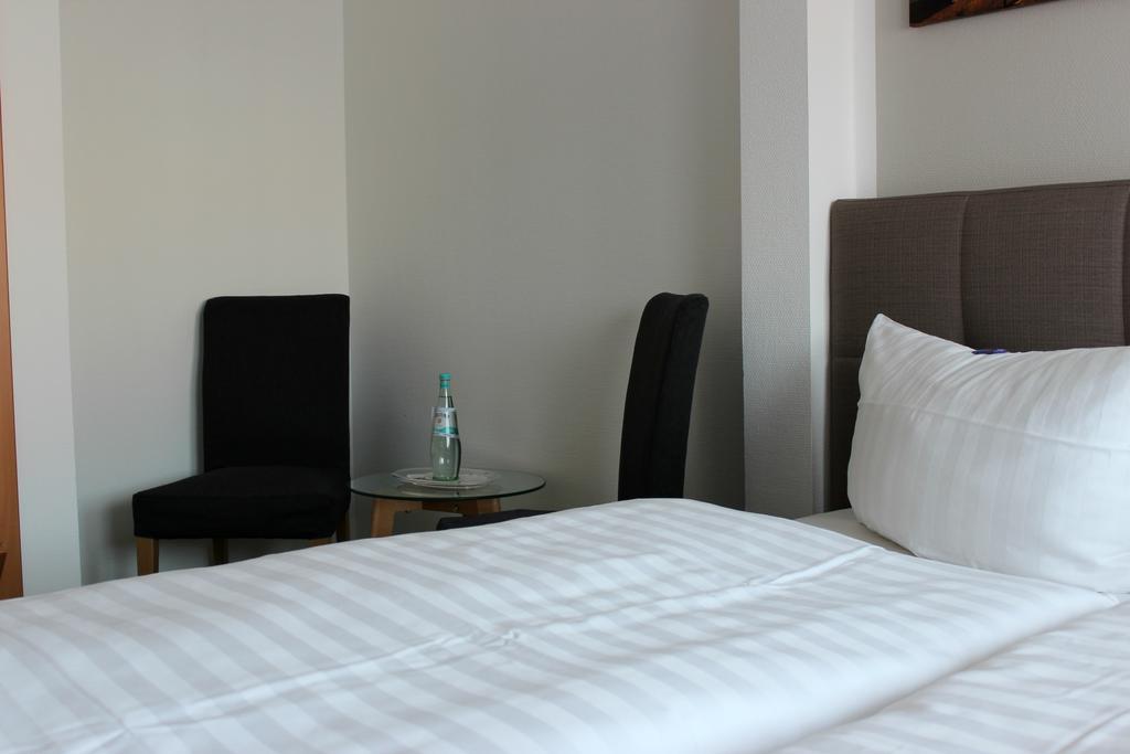 Hotel Und Restaurant "Zur Zwiebel" 페네뮌데 외부 사진