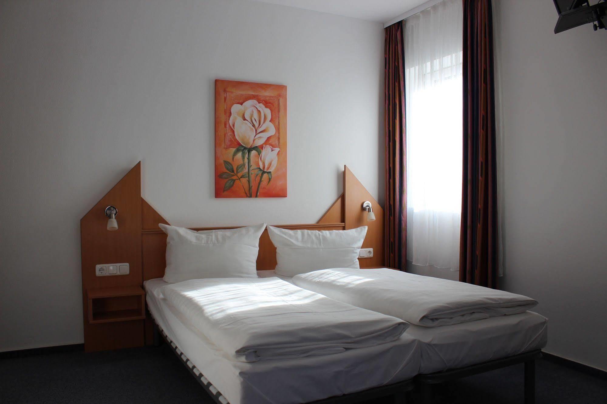 Hotel Und Restaurant "Zur Zwiebel" 페네뮌데 외부 사진