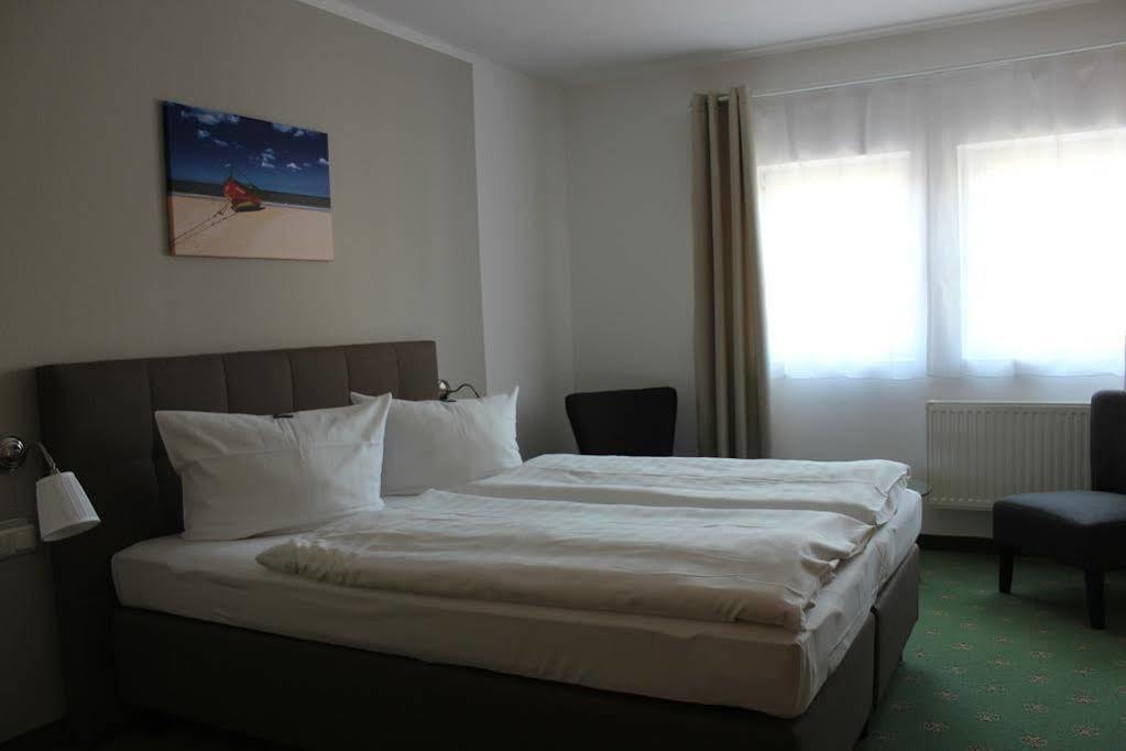 Hotel Und Restaurant "Zur Zwiebel" 페네뮌데 외부 사진